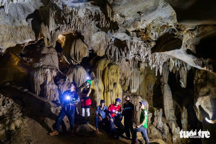 Sông ngầm bí ẩn trong hang động ở Quảng Trị