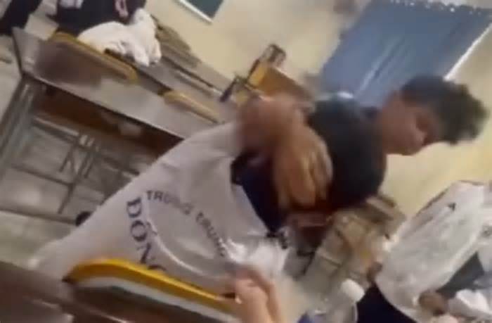 7 học sinh bị kỷ luật vì đánh nhau, đứng xem, quay video