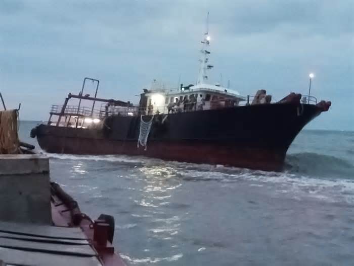 Cứu 7 thuyền viên trên tàu Hồng Kông gặp nạn trên biển Hải Phòng