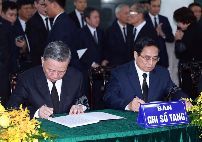 Chủ tịch nước, Thủ tướng, Chủ tịch Quốc hội xúc động ghi sổ tang Tổng bí thư Nguyễn Phú Trọng