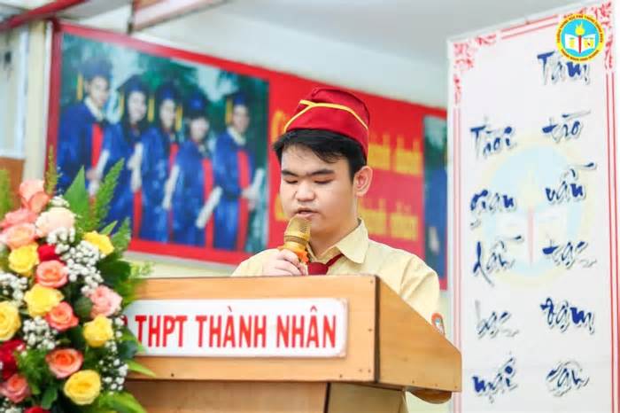 Nam sinh sở hữu 2 điểm 10 ở TPHCM từng thấy mình là người 'tối cổ'