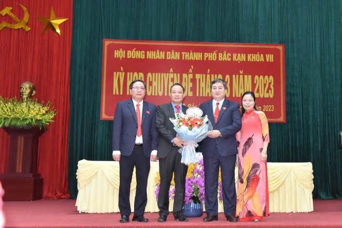 Tuần qua bầu Phó Chủ tịch UBND Hà Nội, bổ nhiệm Cục trưởng Cục Đăng kiểm