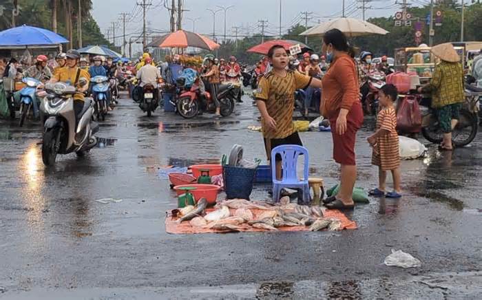 Nguy cơ mất an toàn thực phẩm bủa vây khu công nghiệp, khu dân cư tại TPHCM