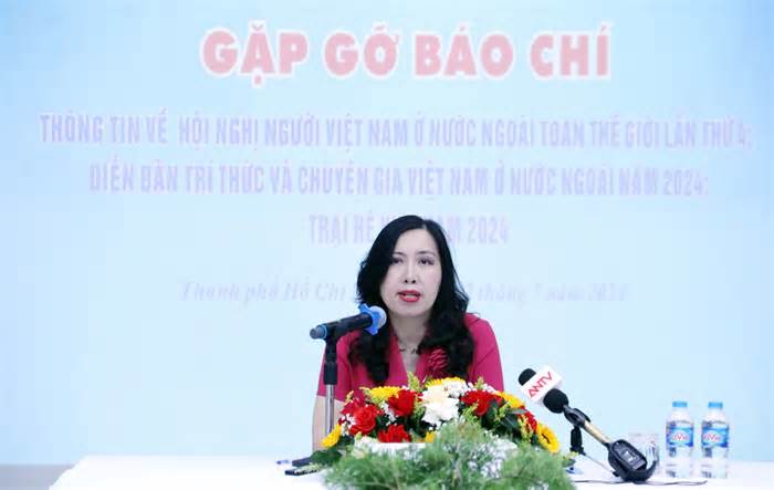 Thứ trưởng Lê Thị Thu Hằng thông tin thêm về Hội nghị người Việt Nam toàn thế giới lần thứ 4 và Trại hè Việt Nam 2024