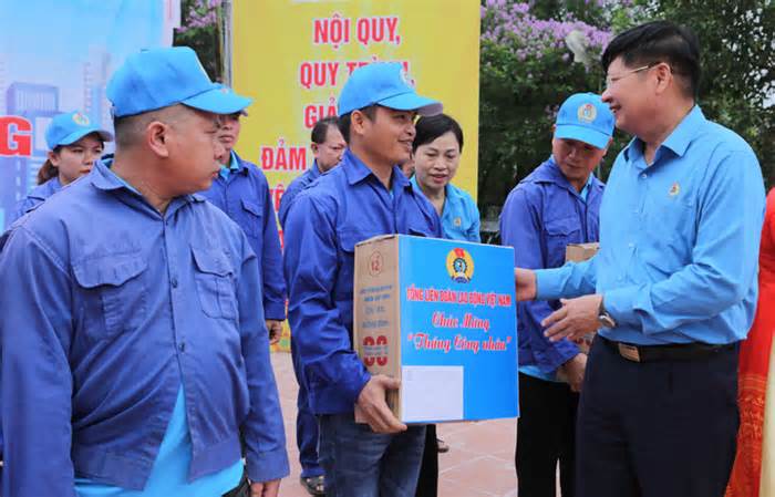 Phó Chủ tịch Tổng LĐLĐ Việt Nam dự Ngày hội công nhân lao động tại Cao Bằng