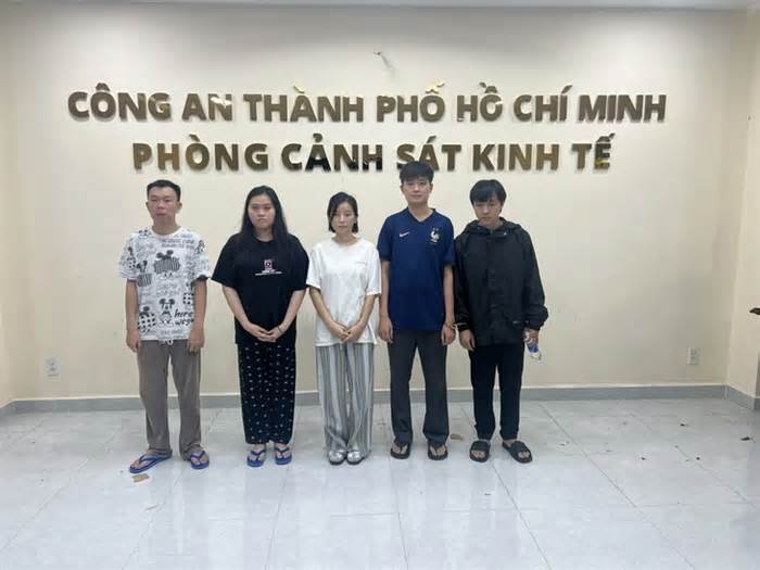 Công an TP.HCM bắt nhiều người liên quan hoạt động bán bóng cười tại bar Lava