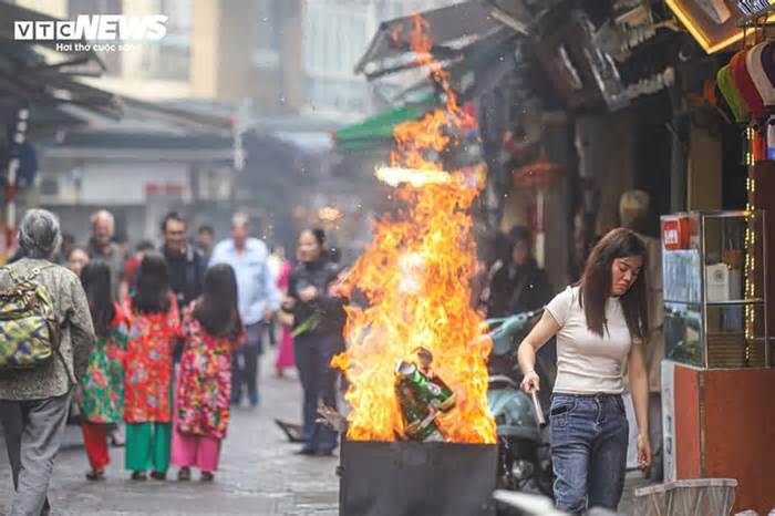 Lo cháy nhà khi hàng xóm đốt vàng mã cúng ông Công ông Táo