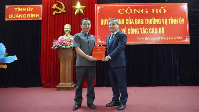 Điều động hai giám đốc sở ở Quảng Bình làm bí thư huyện