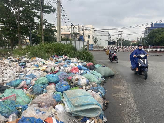 Xử lý núi rác 'khủng' trong Khu công nghiệp Tân Bình