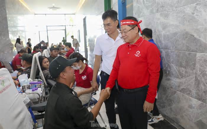 Nữ sinh Đại học Văn Hiến rạng ngời trong ngày Chủ nhật Đỏ, hiến máu cứu người