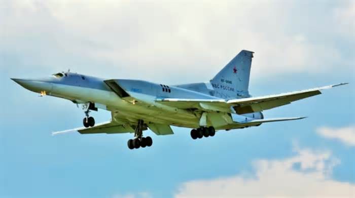Một ngày Nga mất 2 máy bay ném bom: Su-34 rơi, Tu-22M3 bị drone tấn công