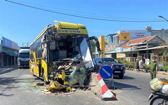 Phú Yên: Tai nạn liên hoàn giữa ba ôtô khách trên Quốc lộ 1