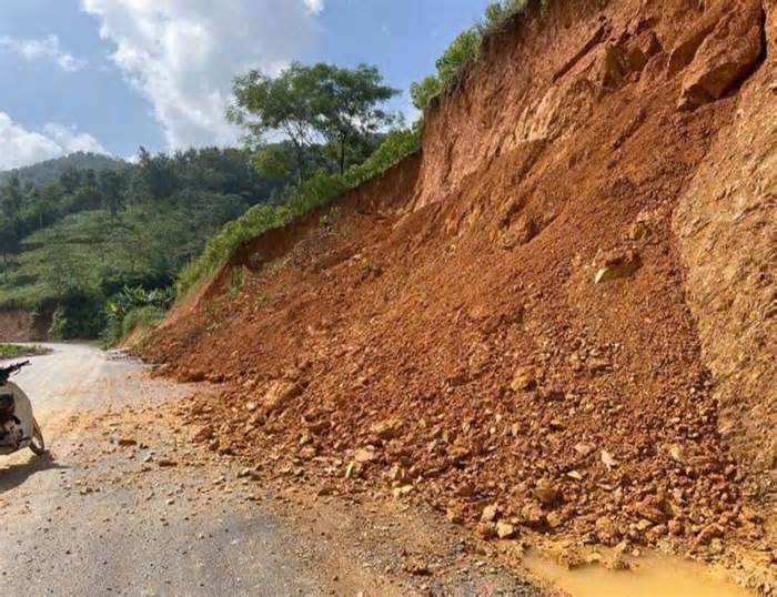 Lo sạt lở, người dân mong rõ quy định miễn giấy phép xây dựng