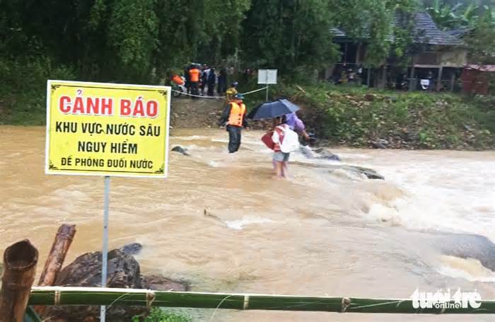 3 người chết vì mưa lũ, Nghệ An di dời hàng trăm hộ dân