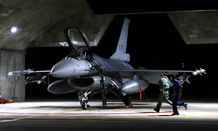 Loạt tiêm kích F-16 hiện đại nhất Đài Loan bị hỏng do động đất