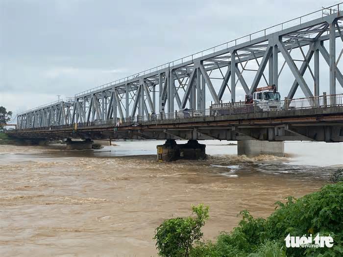 Thêm nhiều trường đại học cho sinh viên nghỉ học, học trực tuyến vì mưa lũ