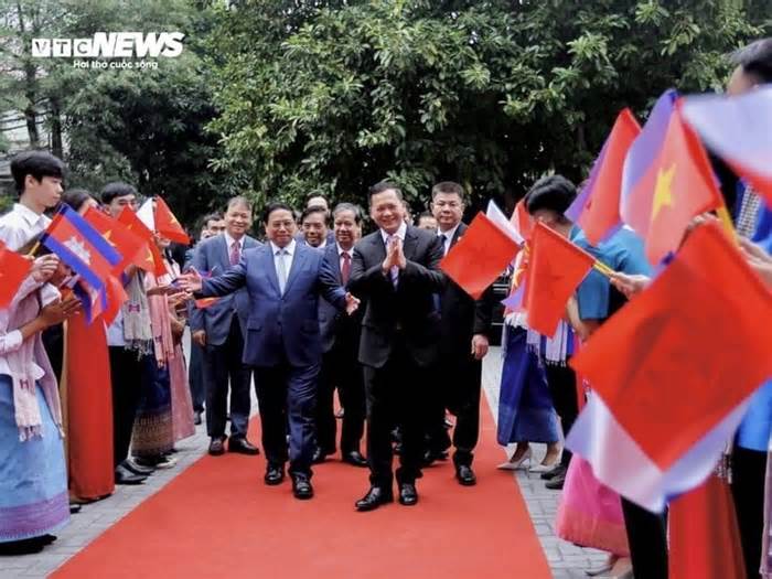 Thủ tướng Phạm Minh Chính và Thủ tướng Campuchia giao lưu với giới trẻ hai nước
