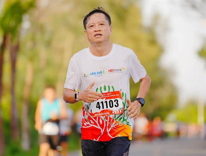 Phó hiệu trưởng trường đại học chạy marathon tiệm cận sub3