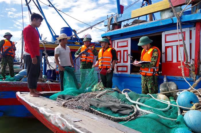 Quyết liệt chống khai thác hải sản bất hợp pháp