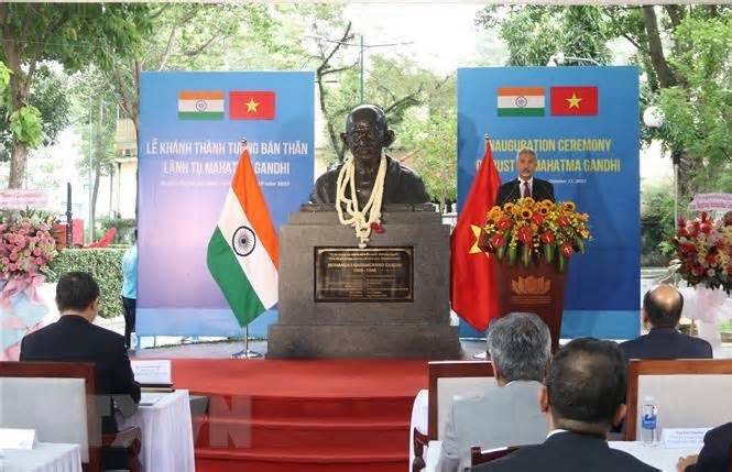 Khánh thành Tượng Lãnh tụ Ấn Độ Mahatma Gandhi tại TP Hồ Chí Minh