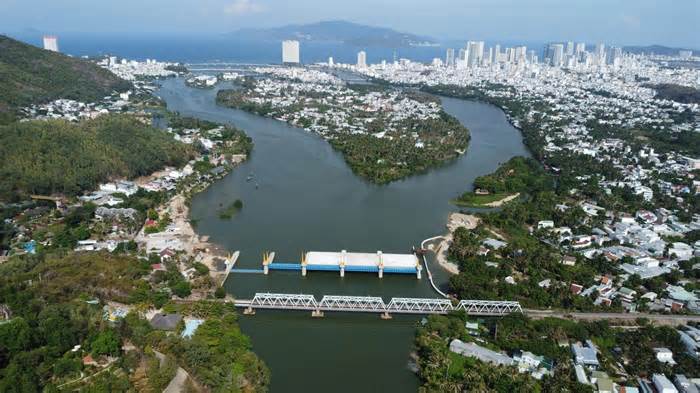 300 học sinh theo bố mẹ từ Ninh Thuận: Khánh Hòa đảm bảo chính sách giáo dục