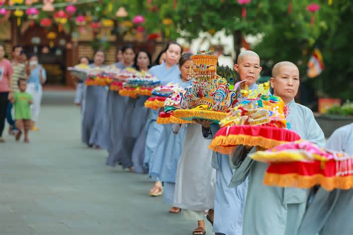 55.000 ngọn đăng cho lễ vía Bà tại Tây Ninh