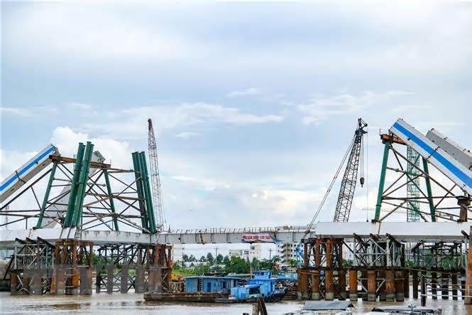 Hợp long cầu Trần Hoàng Na gần 800 tỷ đồng bắc qua sông Cần Thơ