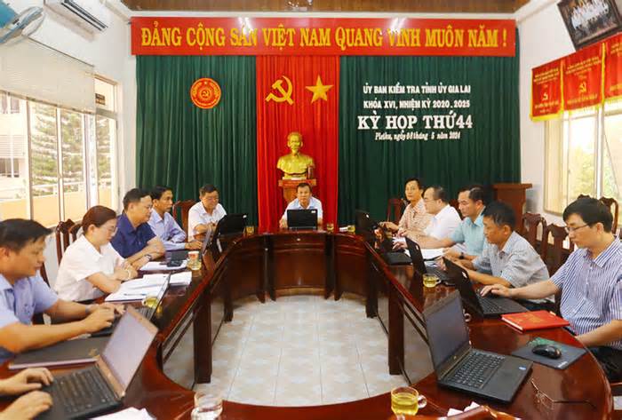 Cảnh cáo cựu chủ tịch huyện Chư Sê, Gia Lai