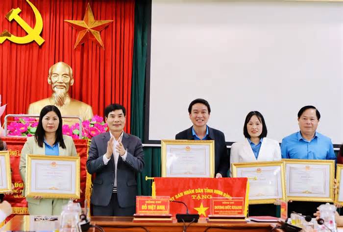 Lan tỏa phong trào 'Lao động giỏi, lao động sáng tạo' trong CNLĐ Ninh Bình