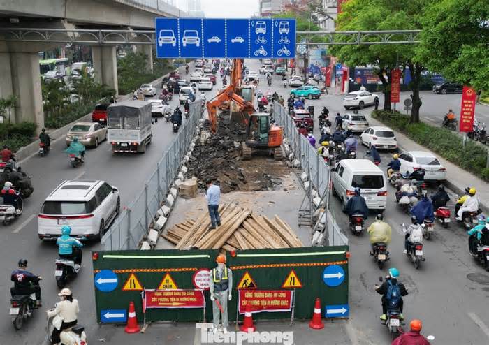 Hà Nội yêu cầu đẩy tiến độ các dự án chống ngập, dỡ rào chắn trên nhiều tuyến phố trung tâm trước 30/4