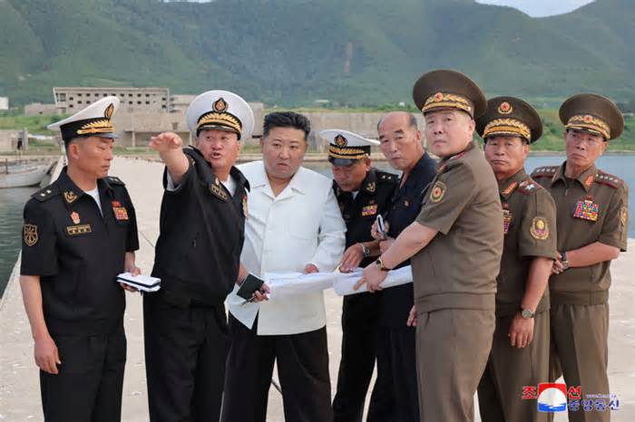 Ông Kim Jong Un yêu cầu xây gấp căn cứ cho các tàu chiến tối tân