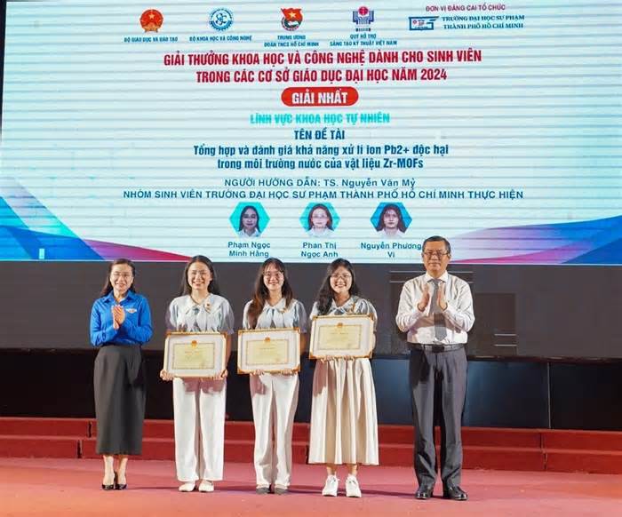 Đề tài về trầm cảm giành giải nhất Khoa học Công nghệ sinh viên toàn quốc