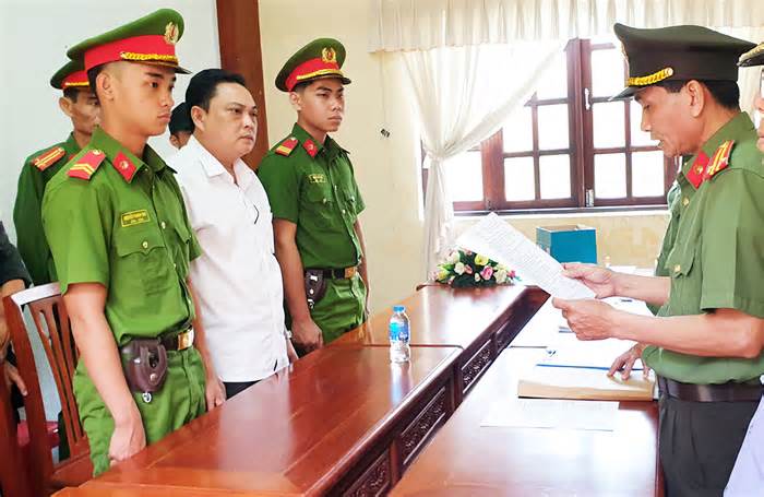 Giám đốc Văn phòng Đăng ký đất đai tỉnh Hậu Giang bị bắt
