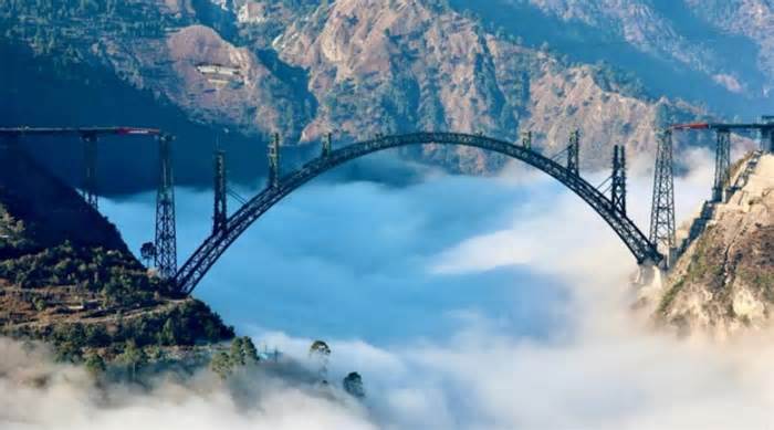 Ấn Độ sở hữu cầu cây cầu đường sắt cao nhất thế giới