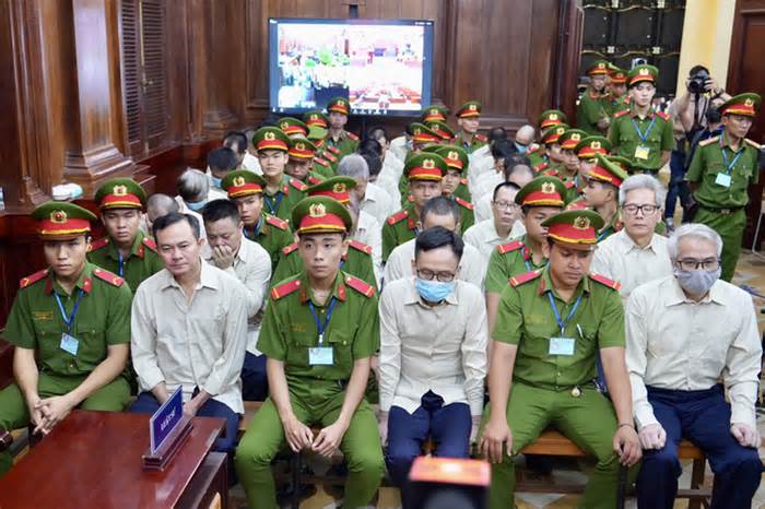 Hình ảnh 2 cựu cục trưởng Cục Đăng kiểm Việt Nam tại tòa