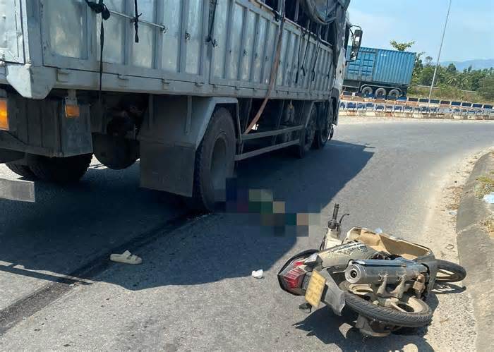 Người phụ nữ tử vong sau va chạm với ô tô tải ở Đà Nẵng