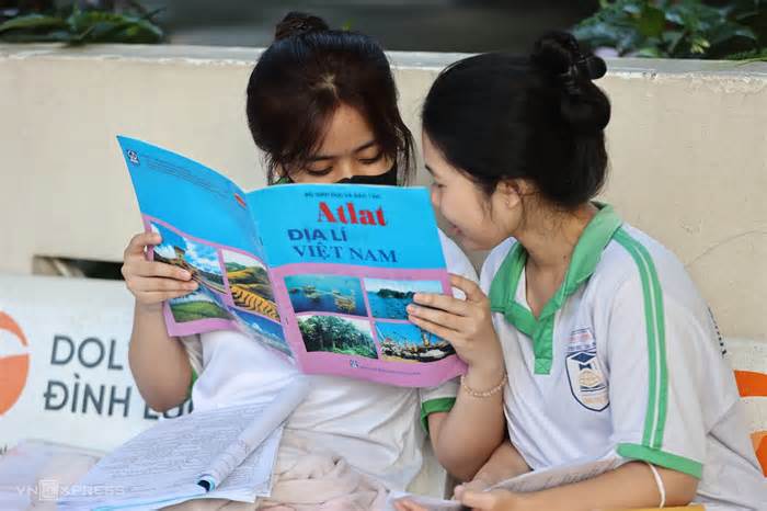 'Không nên giữ khư khư tổ hợp C00 để xét tuyển'