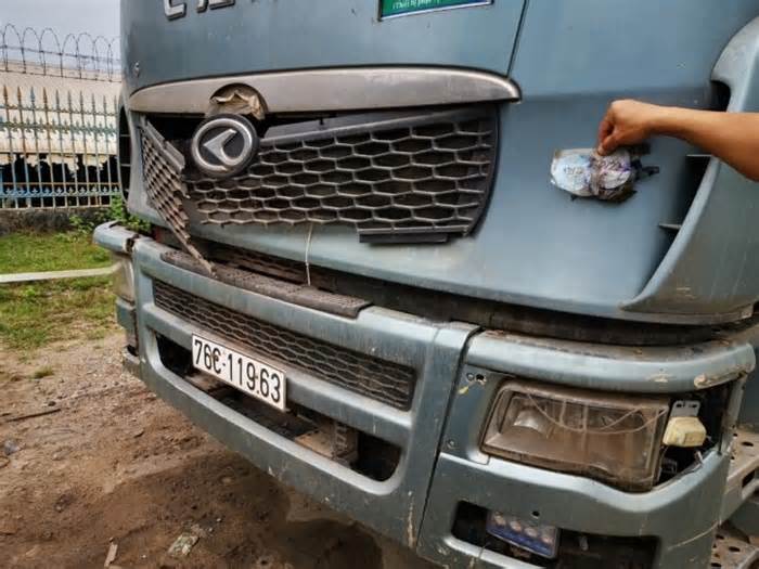 Quảng Ngãi: Loạt xe tải nghi sử dụng tem kiểm định giả