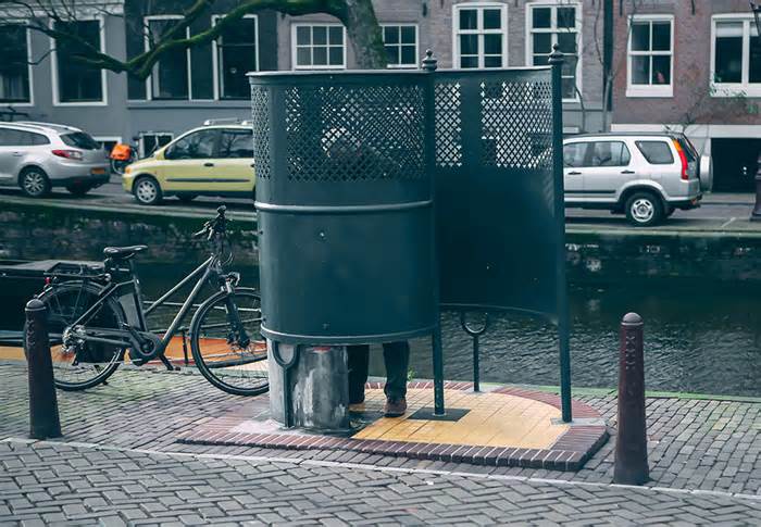 Cuộc chiến đòi 'quyền tiểu tiện' cho phụ nữ ở Amsterdam