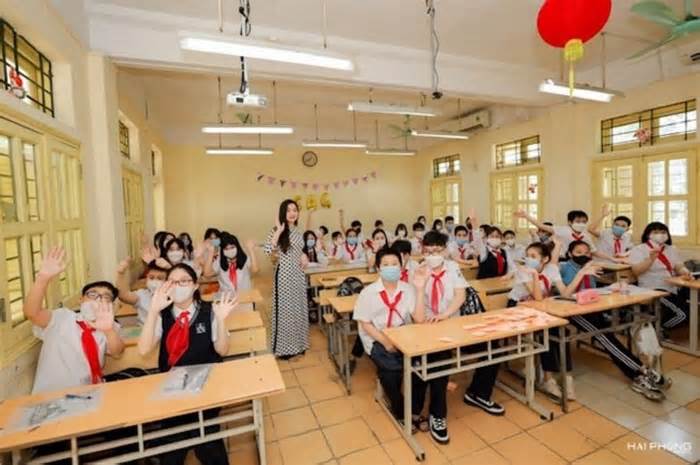 Vì sao hơn 1.000 giáo viên ở Hà Nội xin thôi việc, chuyển công tác?