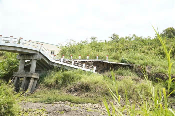 Khô hạn khiến nhiều tuyến đường, cầu ở Kiên Giang sụt lún
