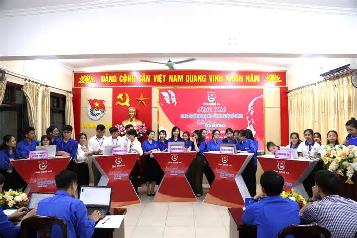 CLB Lý luận trẻ Trường Đại học Vinh giành giải Nhất thi 'Ánh sáng soi đường' cấp tỉnh bảng B