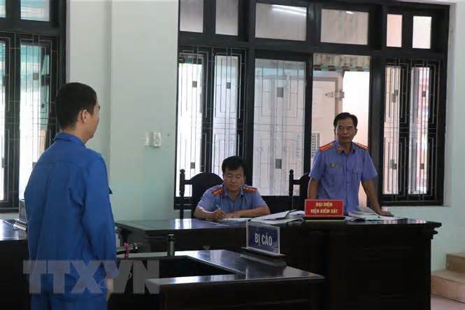 Thừa Thiên-Huế: Tuyên án đối với cựu cán bộ công an cướp tiệm vàng