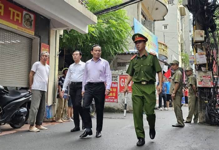 Phó thủ tướng Trần Lưu Quang đến hiện trường chỉ đạo khắc phục vụ cháy chung cư mini ở Hà Nội