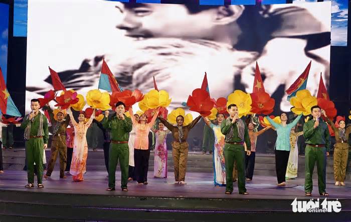Đêm nhạc Tự hào thành phố mang tên Người trên phố đi bộ Nguyễn Huệ