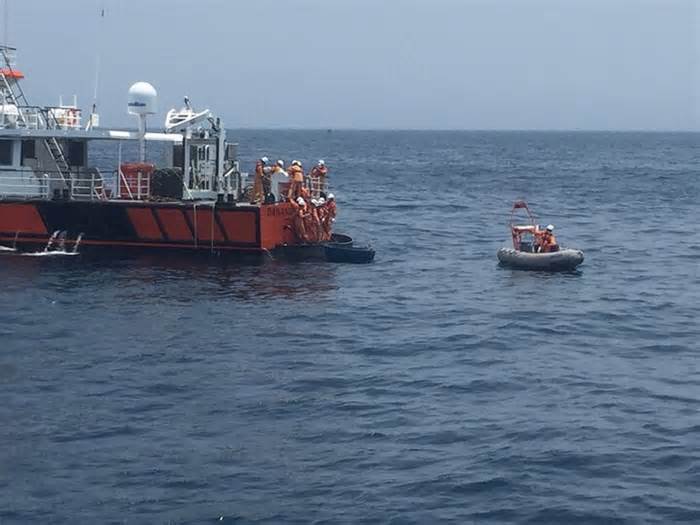 Chìm sà lan khiến 5 người chết và mất tích: Huy động trực thăng tìm kiếm