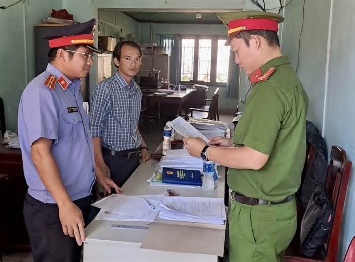 Bắt tạm giam một công chức địa chính xã ở Bình Thuận
