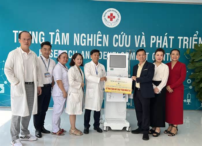 VWS tặng máy chạy thận nhân tạo cho Bệnh viện Nhân dân 115