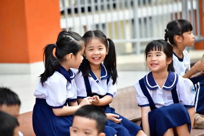 Trẻ vào lớp 1 không chỉ cần biết đọc, biết viết: Phụ huynh cần chuẩn bị gì?