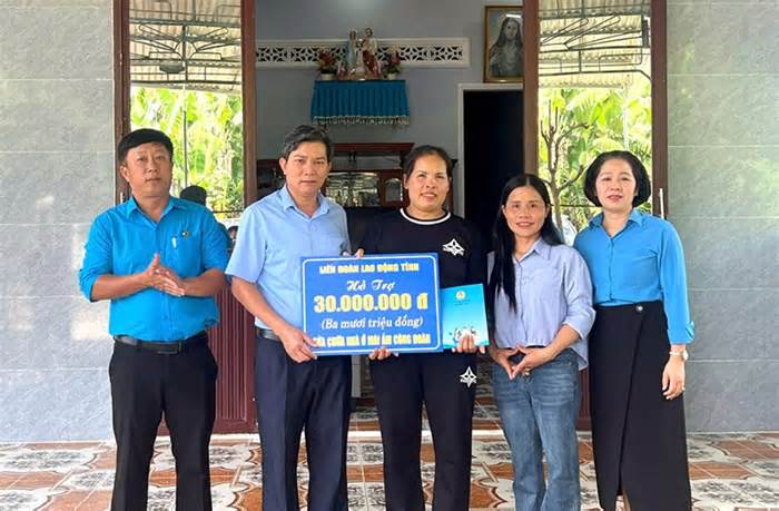 Quảng Ngãi bàn giao năm nhà Mái ấm Công đoàn cho đoàn viên